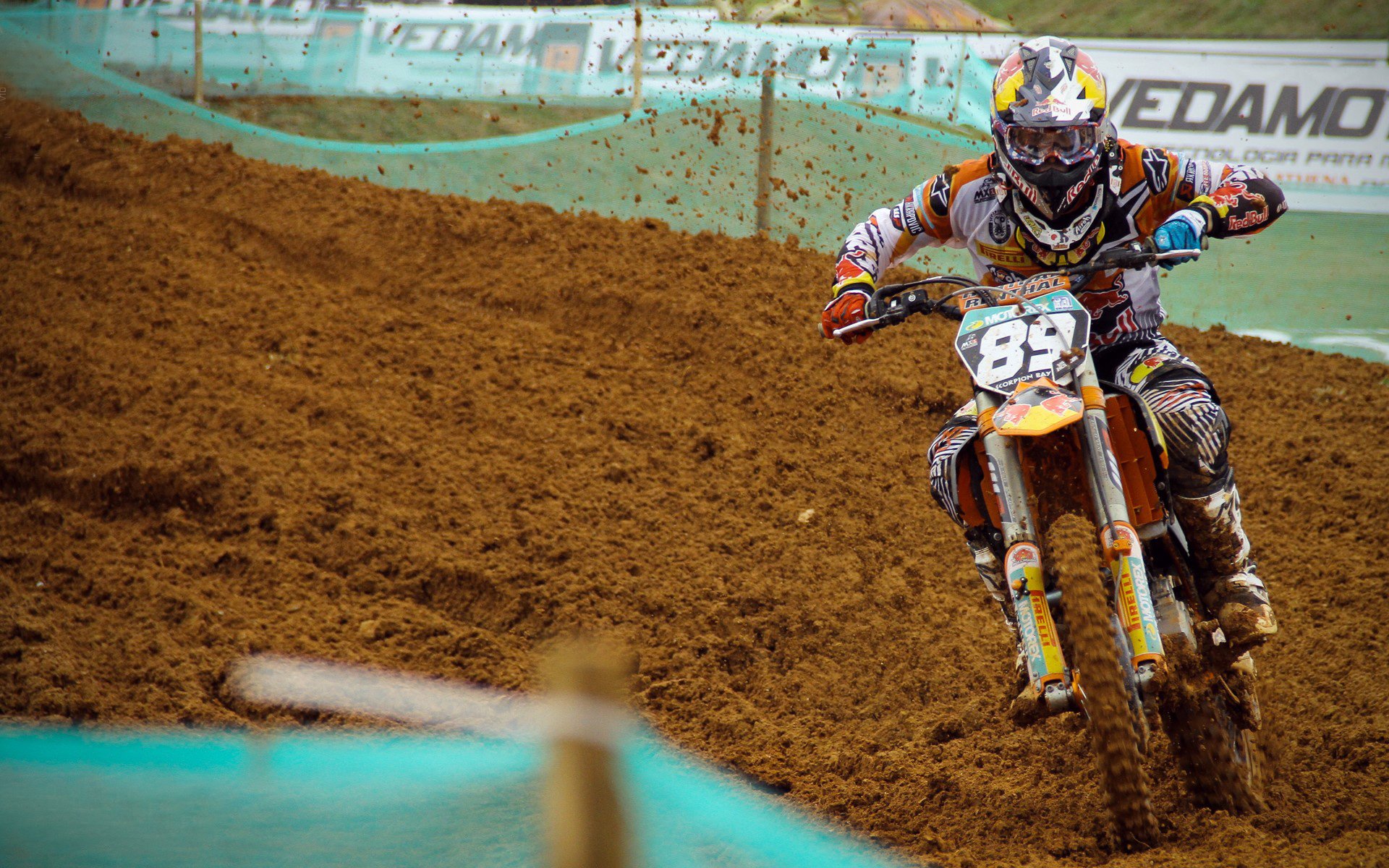 意甲战局：国际米兰领先，米兰双雄奋力追赶，意甲国际米兰首发