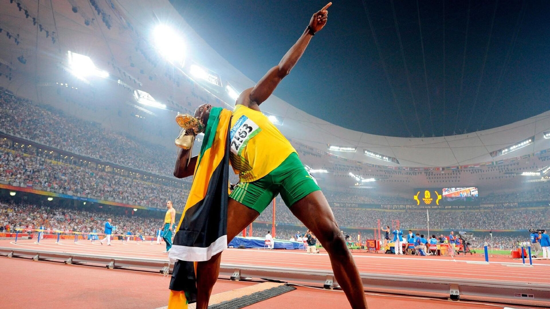 紧张刺激：王强最后一秒三分绝杀，场内欢呼！，王强最后9小时